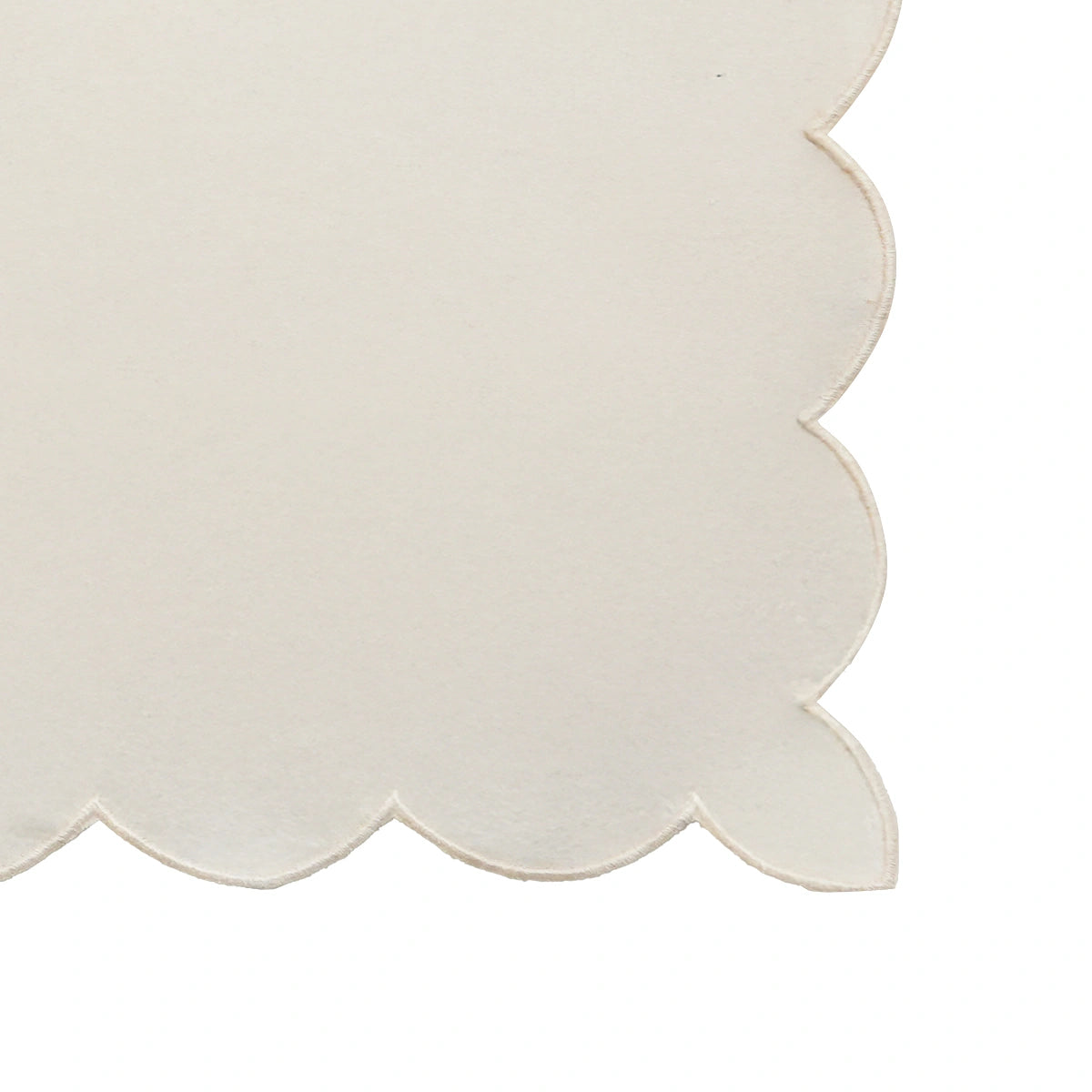Ivory Scallop Table Runner – 33x260 cm – Contemporary Minimalist Elegance