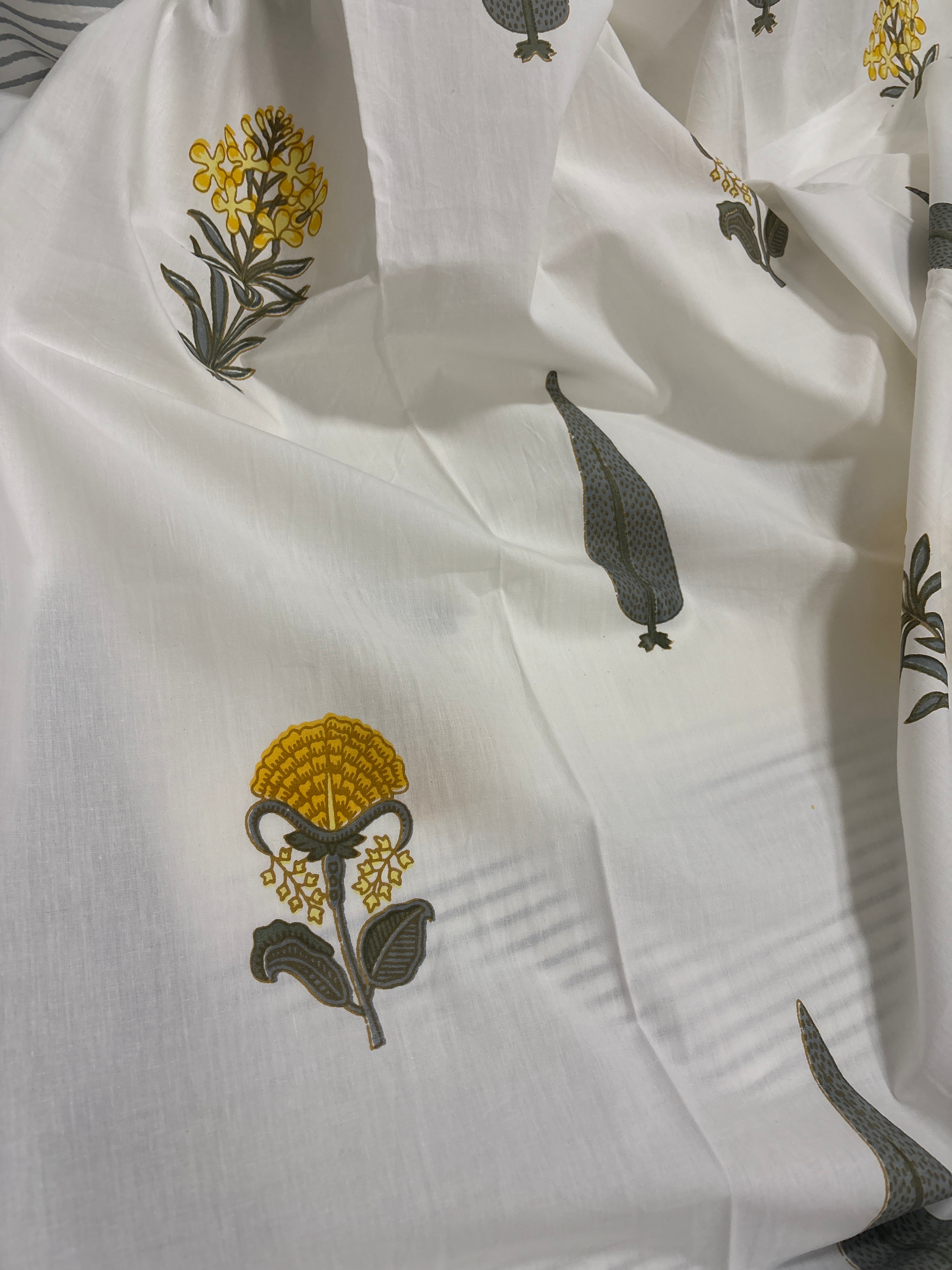 Sunlight Meadow Floral – Block Print Super King Size Bedsheet (274 x 274 cm) | 100% Percale Cotton | Includes 2 Pillow Covers