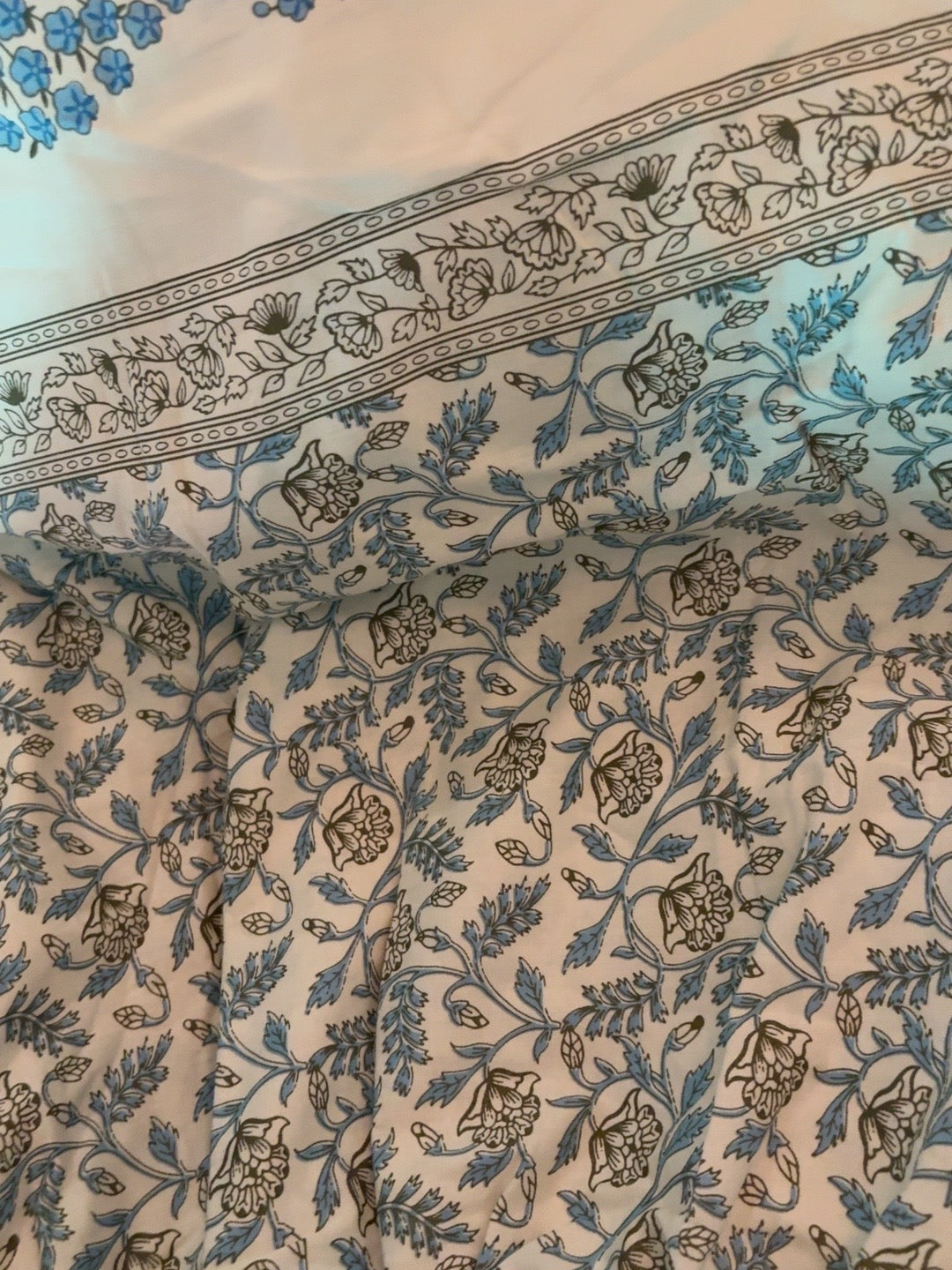 Blue Paisley Elegance – Super King Size Fitted Bedsheet Set (210 × 200 cm × 30 cm Depth) | 400 TC Tencel Cotton | Includes 2 Pillow Covers