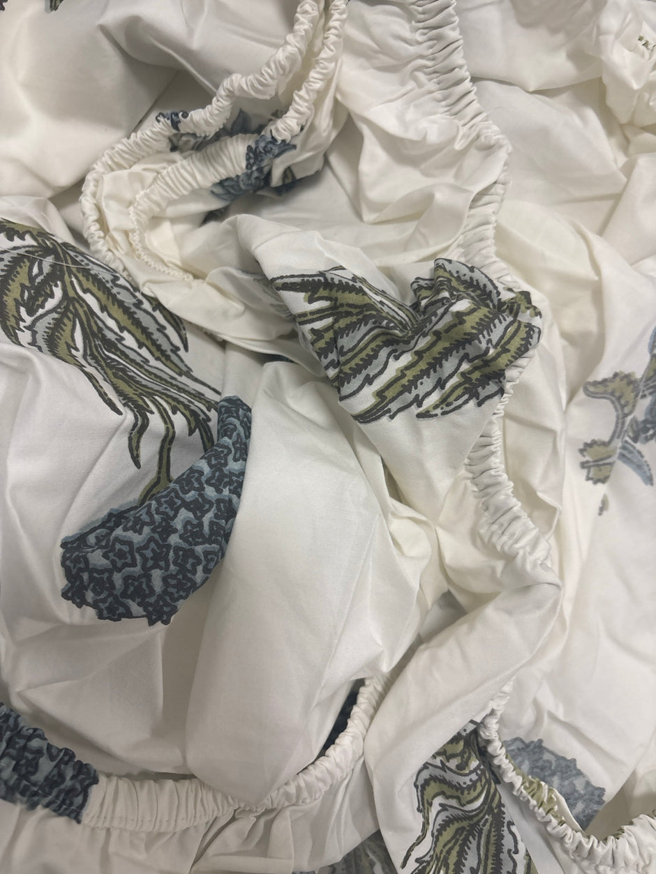 Blue Meadow Block Print – Fitted Sheet (210 x 200 + 30 cm) | 100% Percale Cotton | All Around Elastic