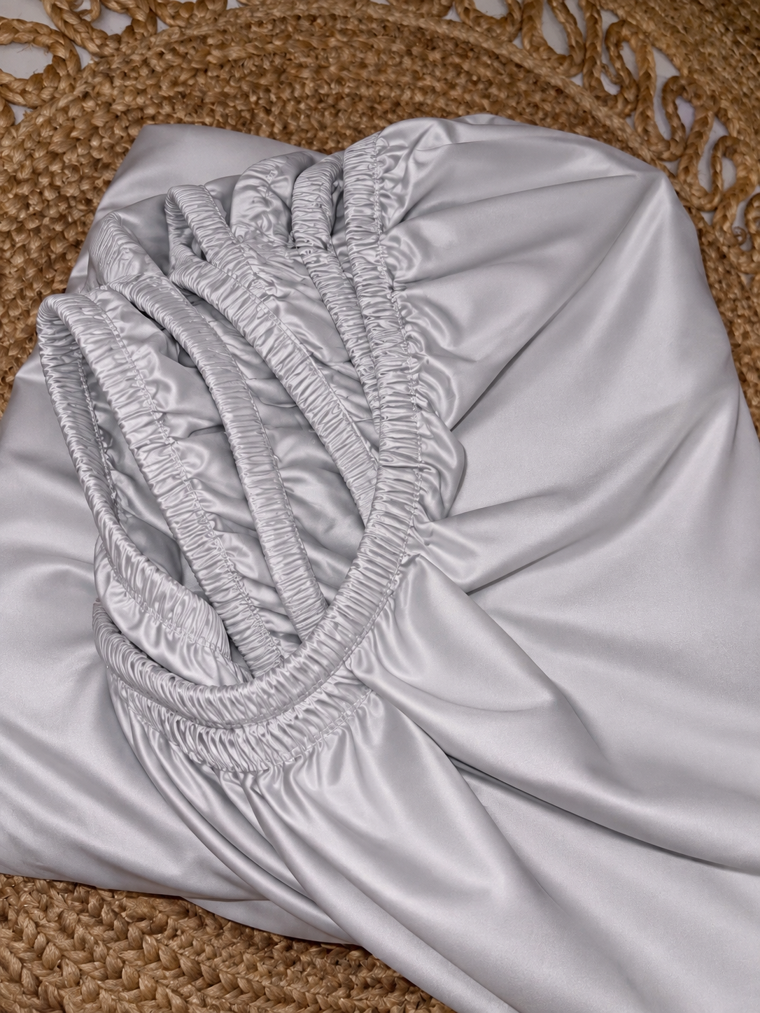 Silver Mist Luxe – Super King Size Fitted Bedsheet (210 x 200 cm + 30 cm Depth) | 2 Pillow covers | 400 TC Tencel Cotton