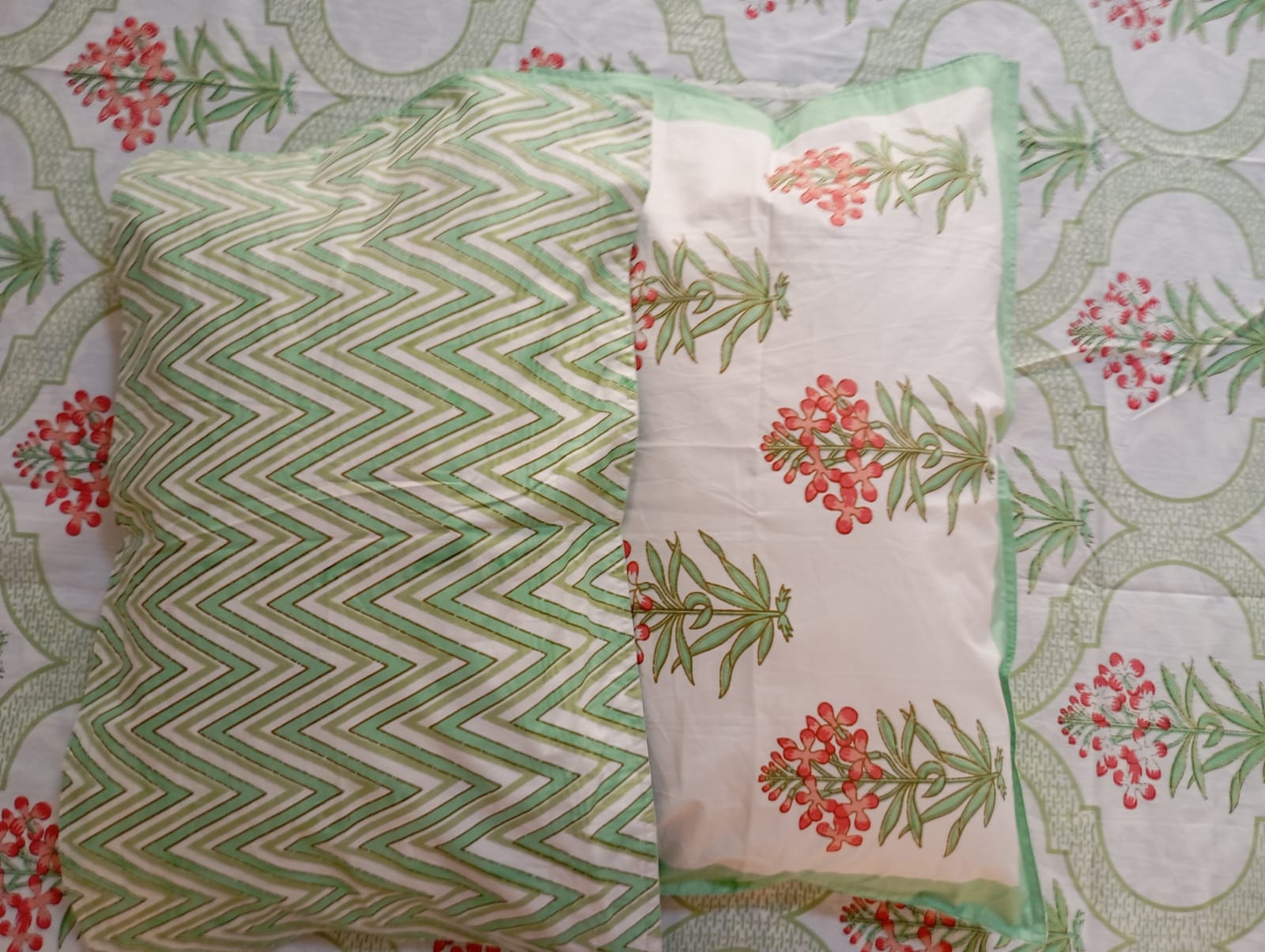 Gulnaar Blossom – Super King Size Bedsheet (274 x 274 cm) | 100% Pure Cotton | Includes 2 Pillow Covers