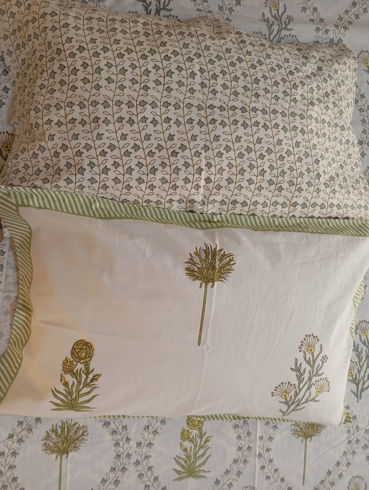Gul Meadow – Super King Size Bedsheet (274 x 274 cm) | 100% Jaipuri Cotton | Includes 2 Pillow Covers
