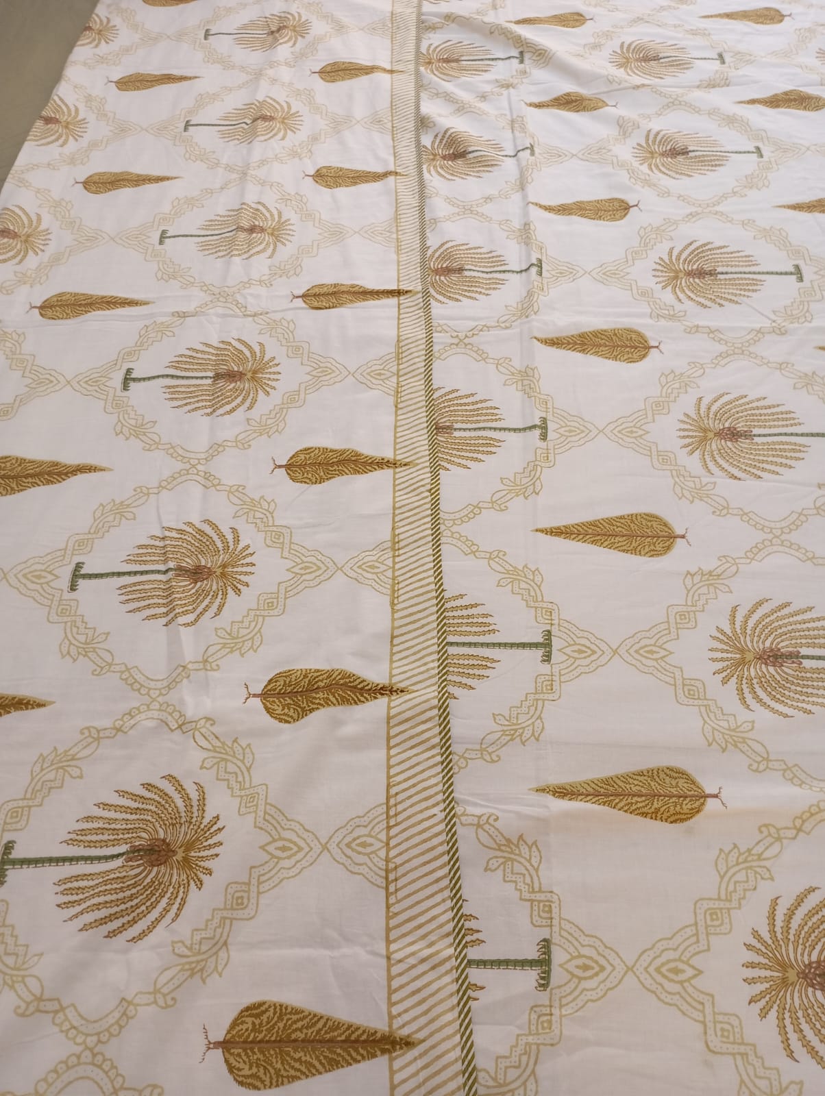 Golden Palm Muslin Dohar – Standard King Size – Elegant Botanical Comfort