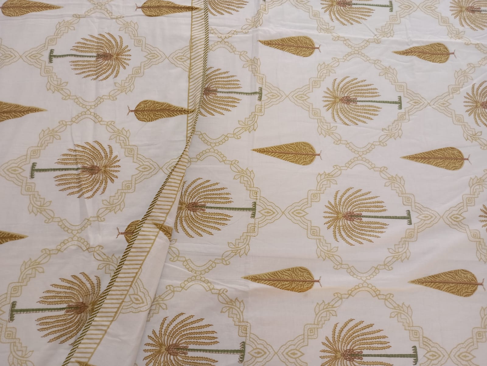 Golden Palm Muslin Dohar – Standard King Size – Elegant Botanical Comfort