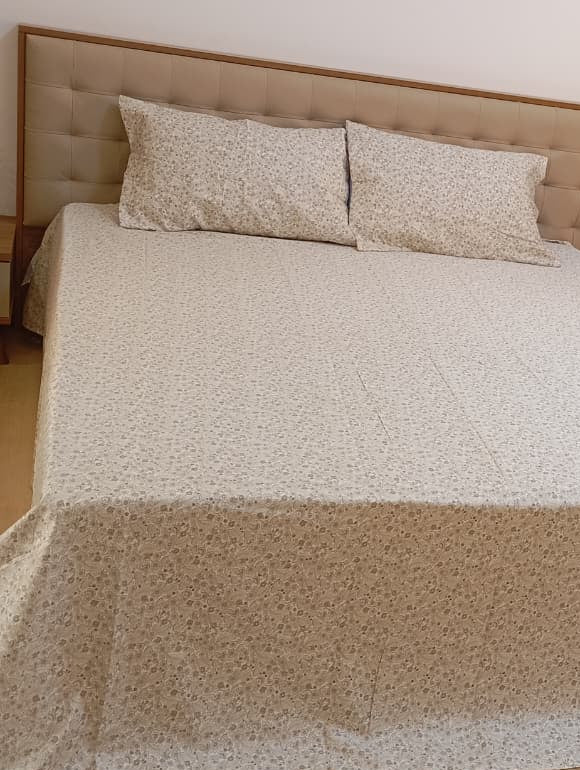 Sand Meadow Floral – Super King Size Bedsheet (270 x 270 cm) | 100% Tencel Cotton | 400 Thread Count | Includes 2 Pillow Covers