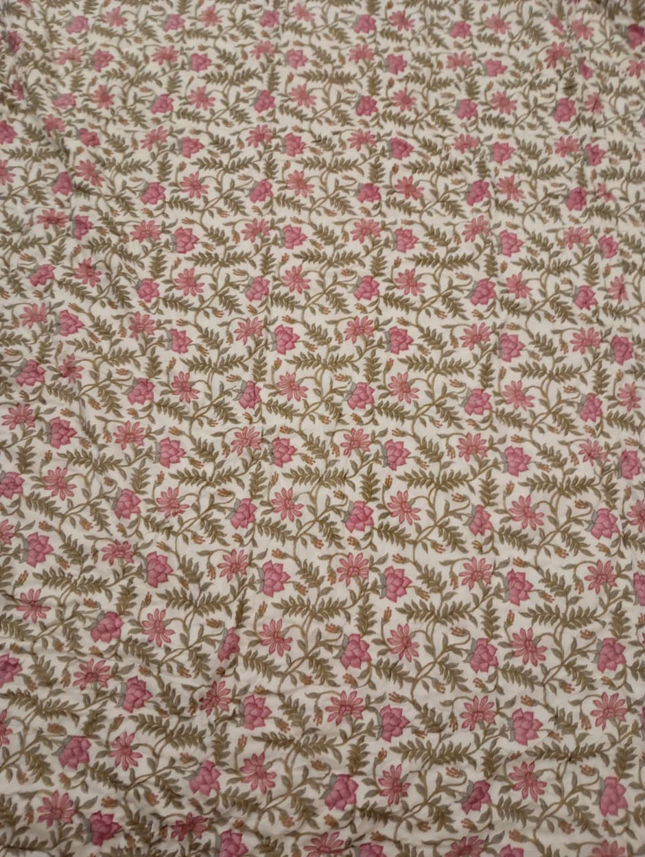 Rosé Meadow Hand-Tagai Muslin Cotton Razai – King Size (230 × 220 cm)