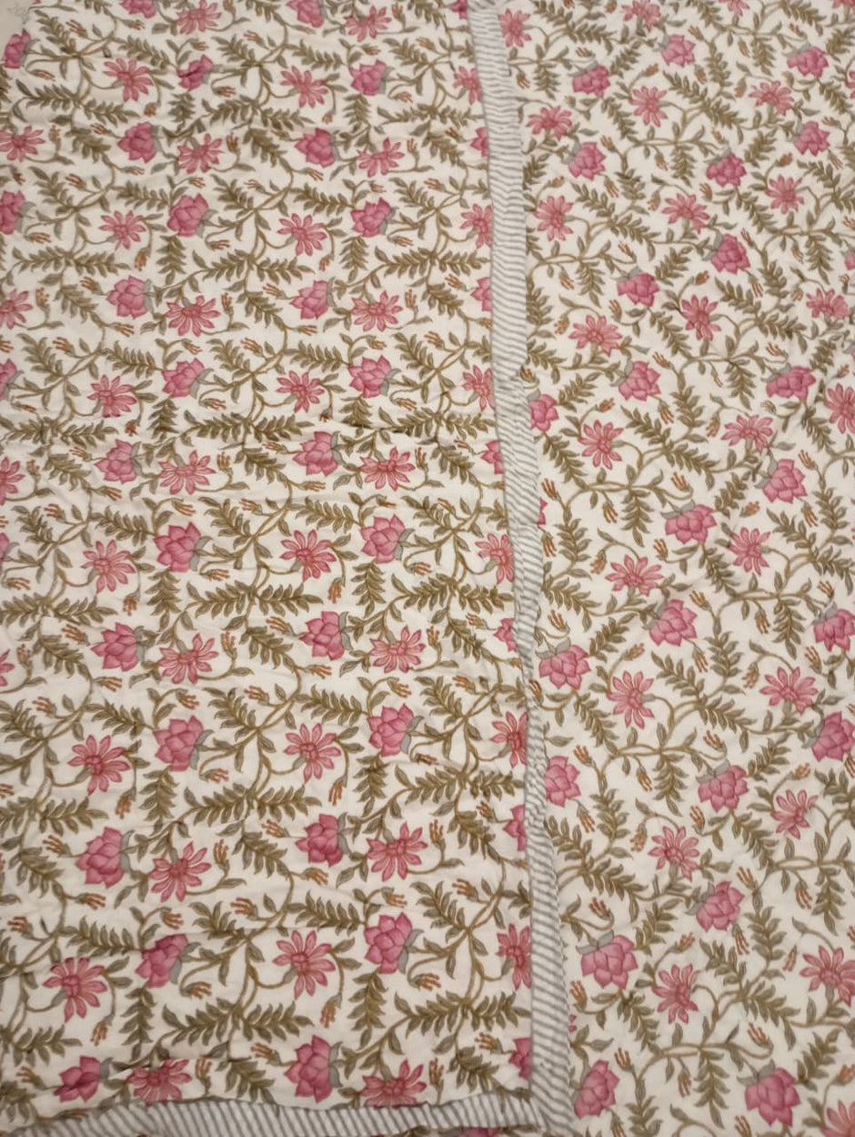 Rosé Meadow Hand-Tagai Muslin Cotton Razai – King Size (230 × 220 cm)