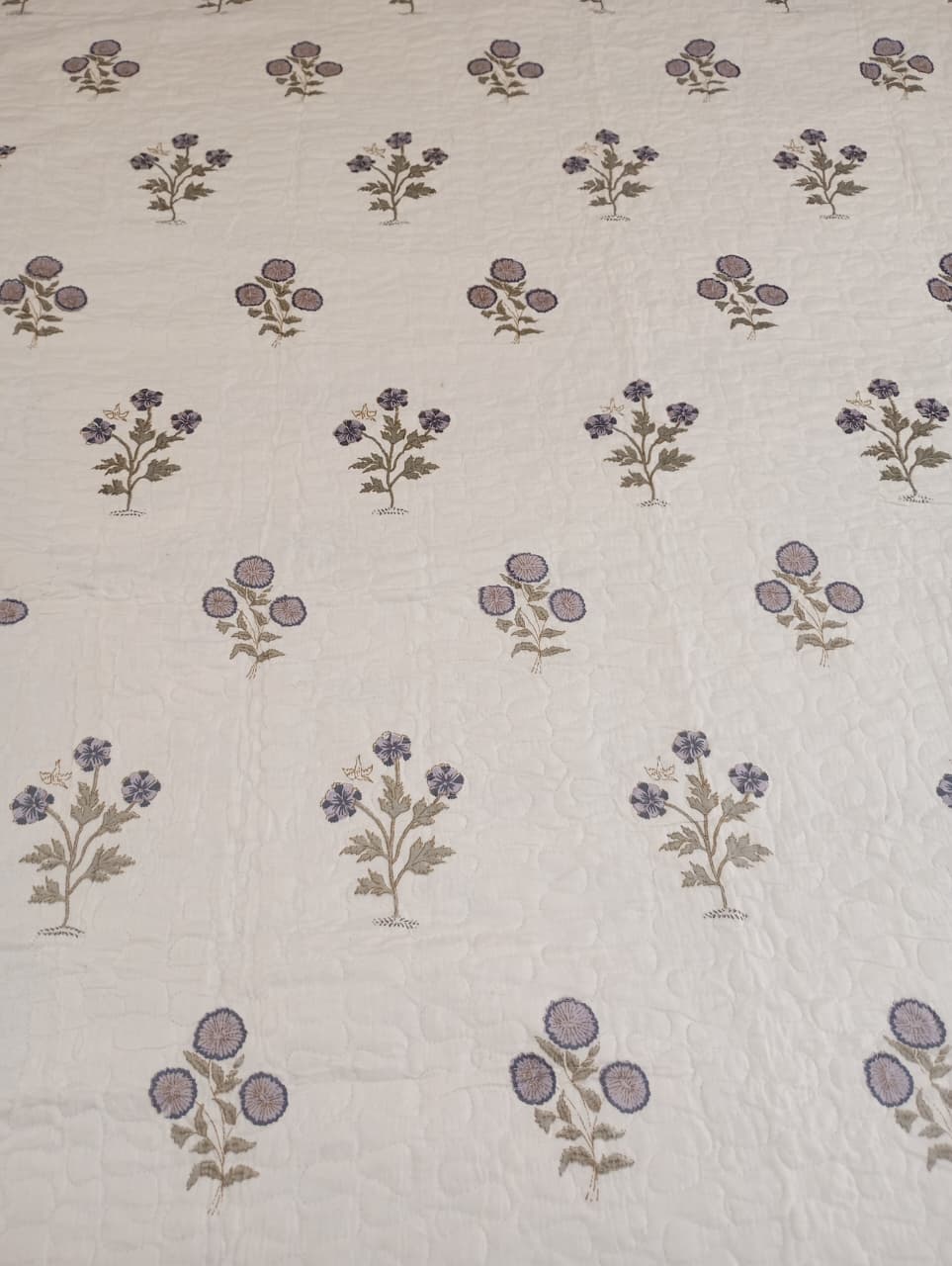 Jaipuri Lavender Meadow Reversible Quilted Bedspread – Standard King Size (90 x 102 Inches / 229 x 259 cm) | 3-Piece Set | 2 Quilted Pillow Covers
