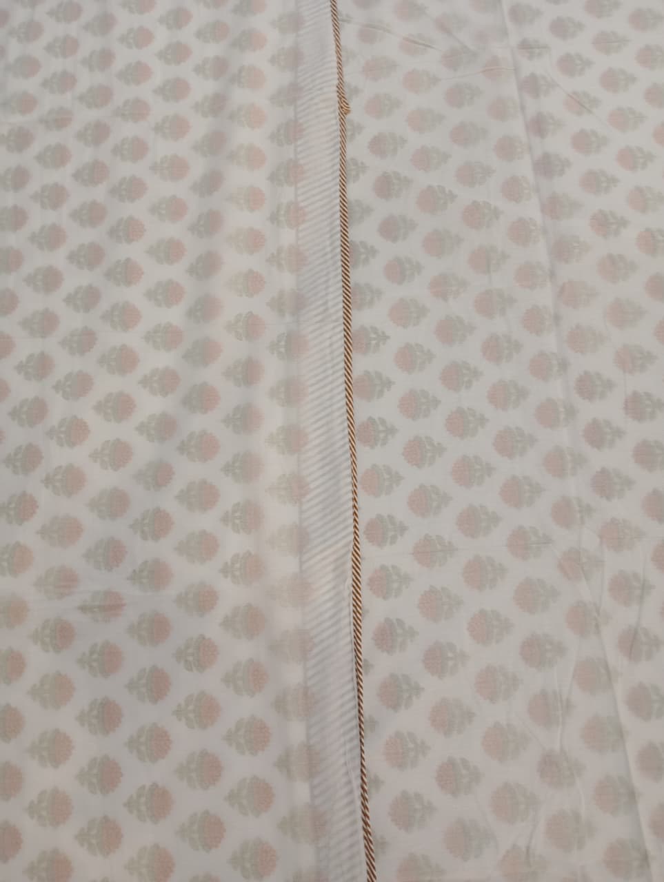 Muslin Luxe Collection – Rosebud Charm Floral Muslin Dohar – Standard King Size (240 × 260 cm / 90 × 102 inches) | Muslin Cotton Outer Layer | Lightweight All-Season Comfort