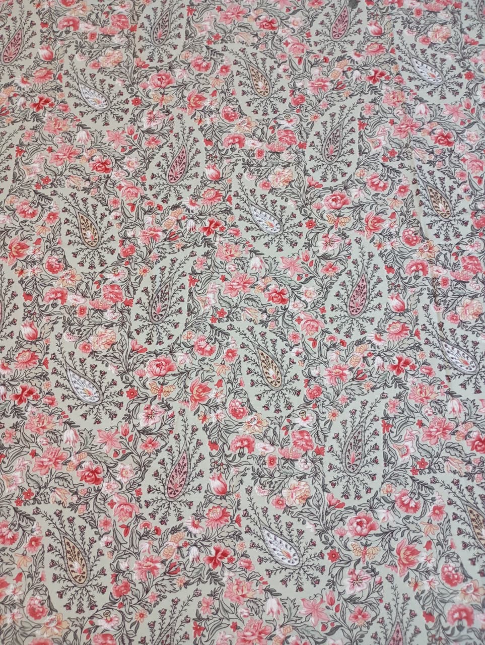 Rosewood Paisley Elegance – Super King Size Bedsheet (270 × 270 cm) | Floral Paisley Print | 3-Piece Set