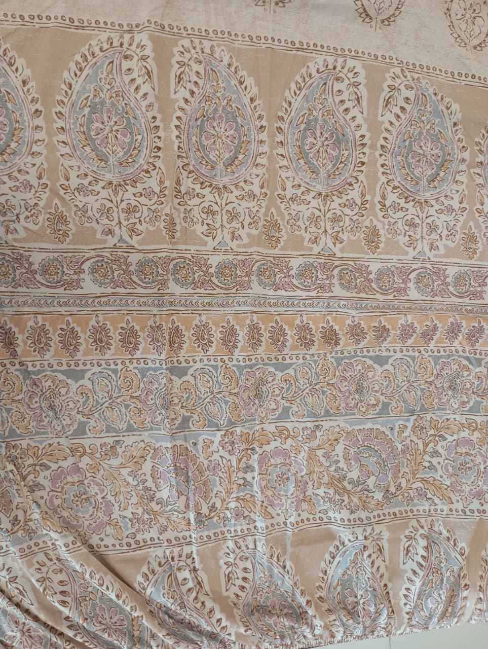 Sandstone Heritage Medallion – Super King Fitted Bedsheet (210 × 200 cm) | 100% Percale Cotton | 400 Thread Count | Includes 2 Pillow Covers