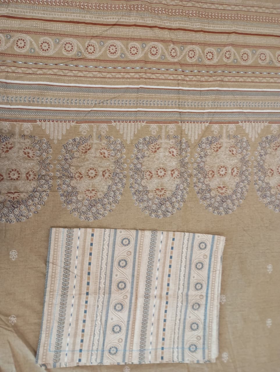 Sandstone Heritage Medallion – Fitted Bedsheet (210 × 200 cm) | 100% Percale Cotton | 400 Thread Count