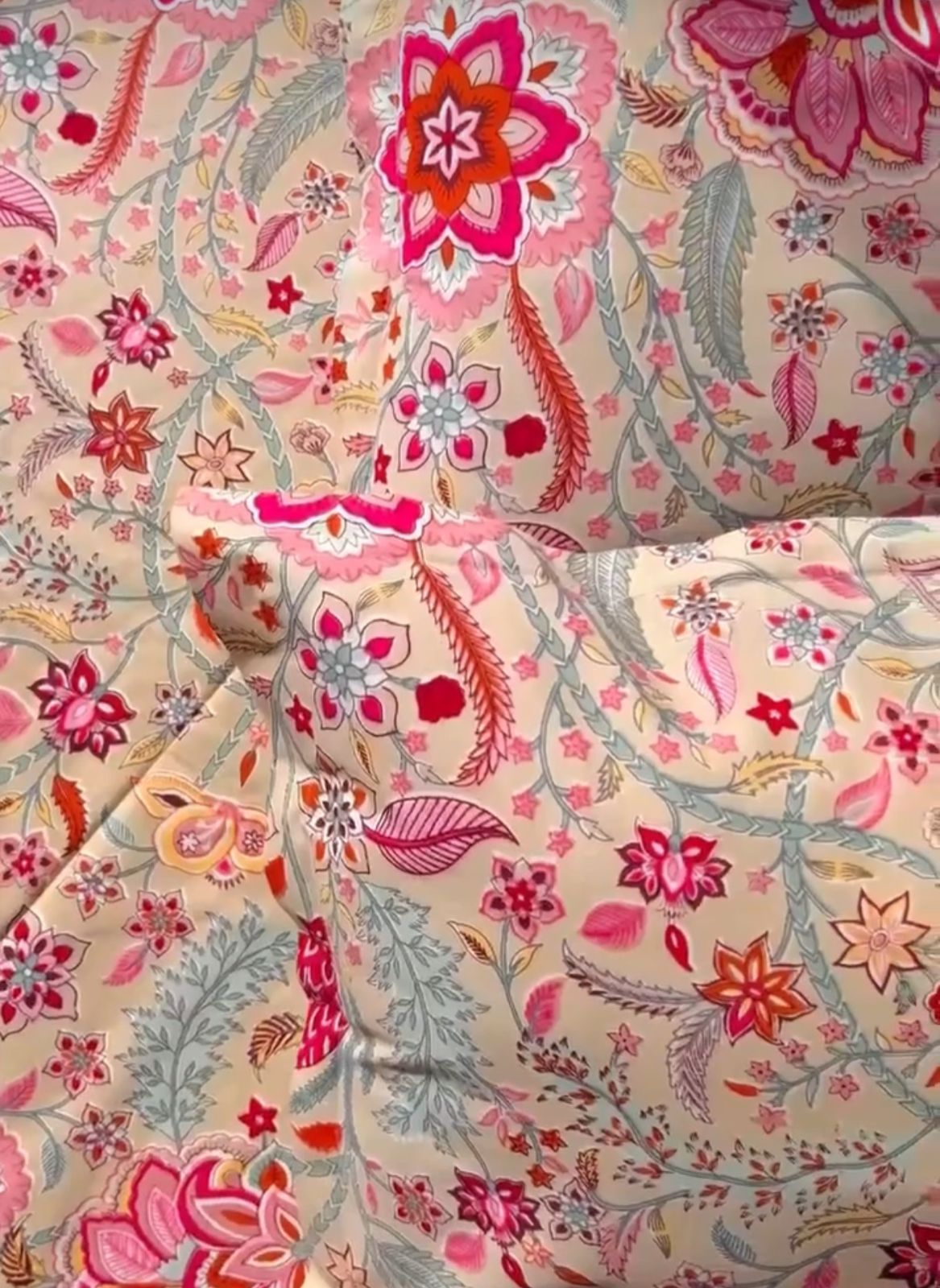 Floral Garden Bliss – Super King Size Bedsheet (270 x 270 cm) | 100% Cotton | Includes 2 Pillow Covers