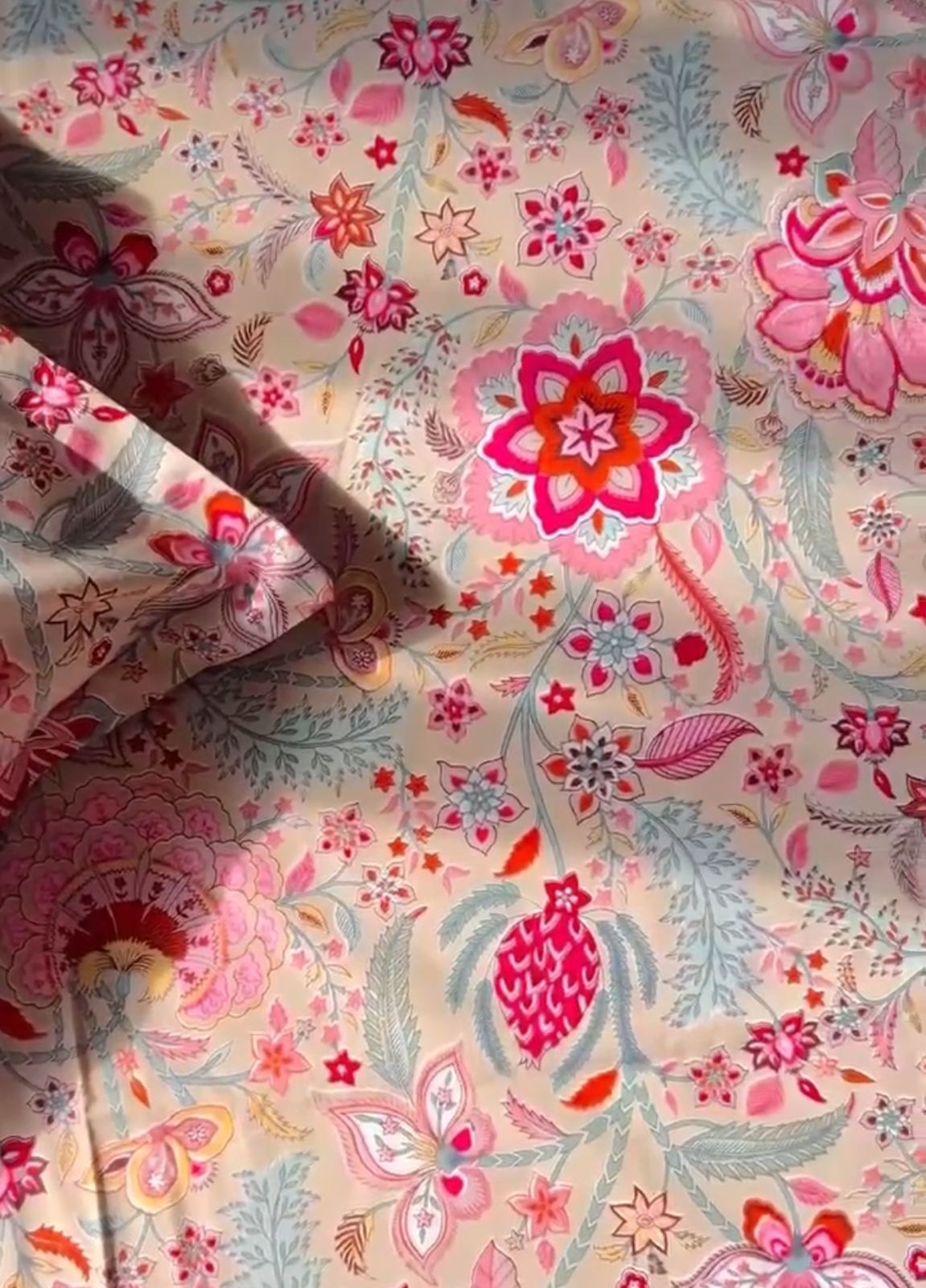 Floral Garden Bliss – Super King Size Bedsheet (270 x 270 cm) | 100% Cotton | Includes 2 Pillow Covers