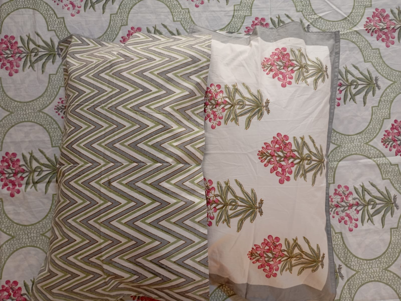 Gulriva Blush – Super King Size Bedsheet (274 x 274 cm) | 100% Pure Cotton | Includes 2 Pillow Covers